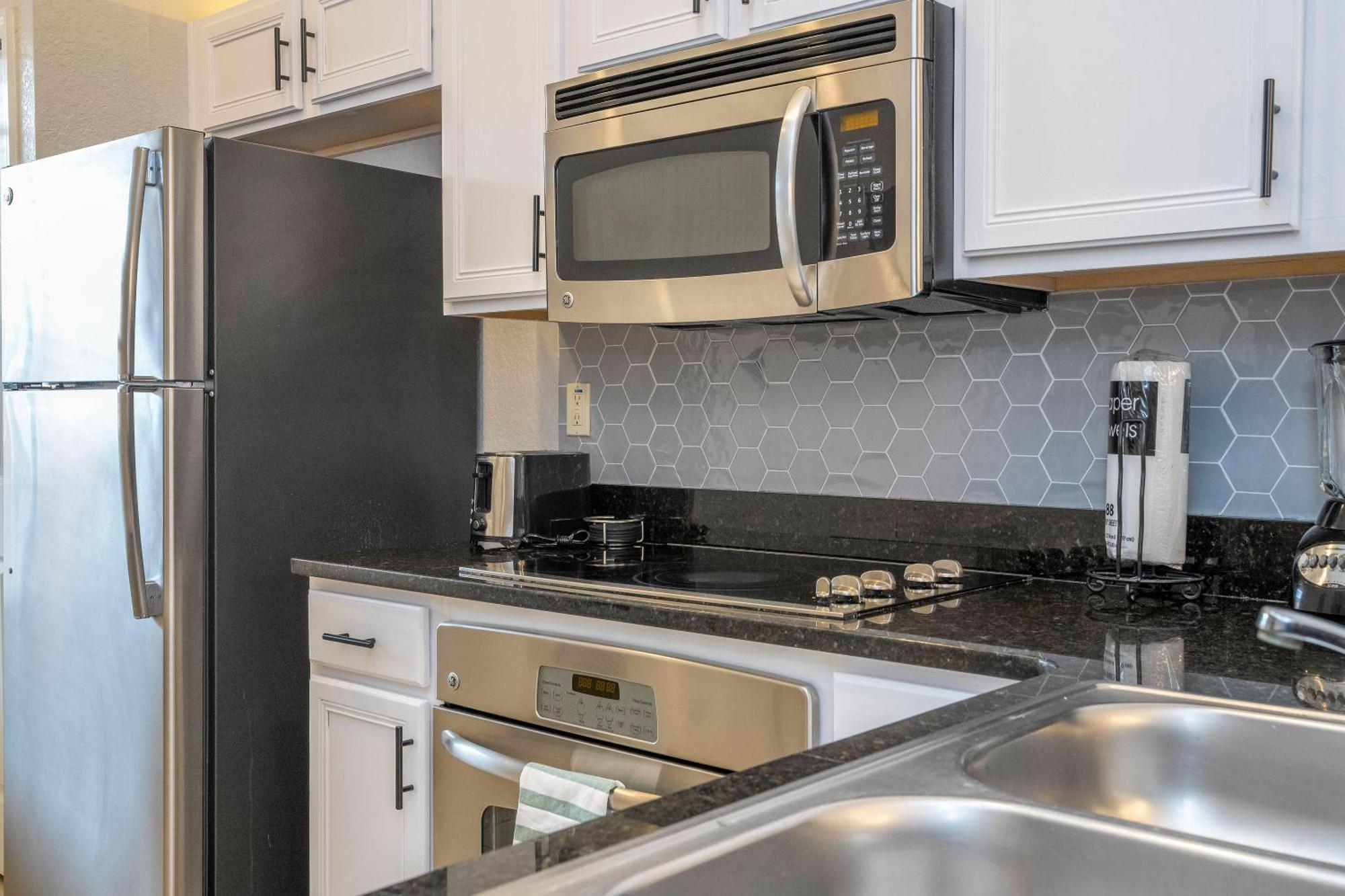 Cozy 4br Regal Oaks Close To Holiday home *