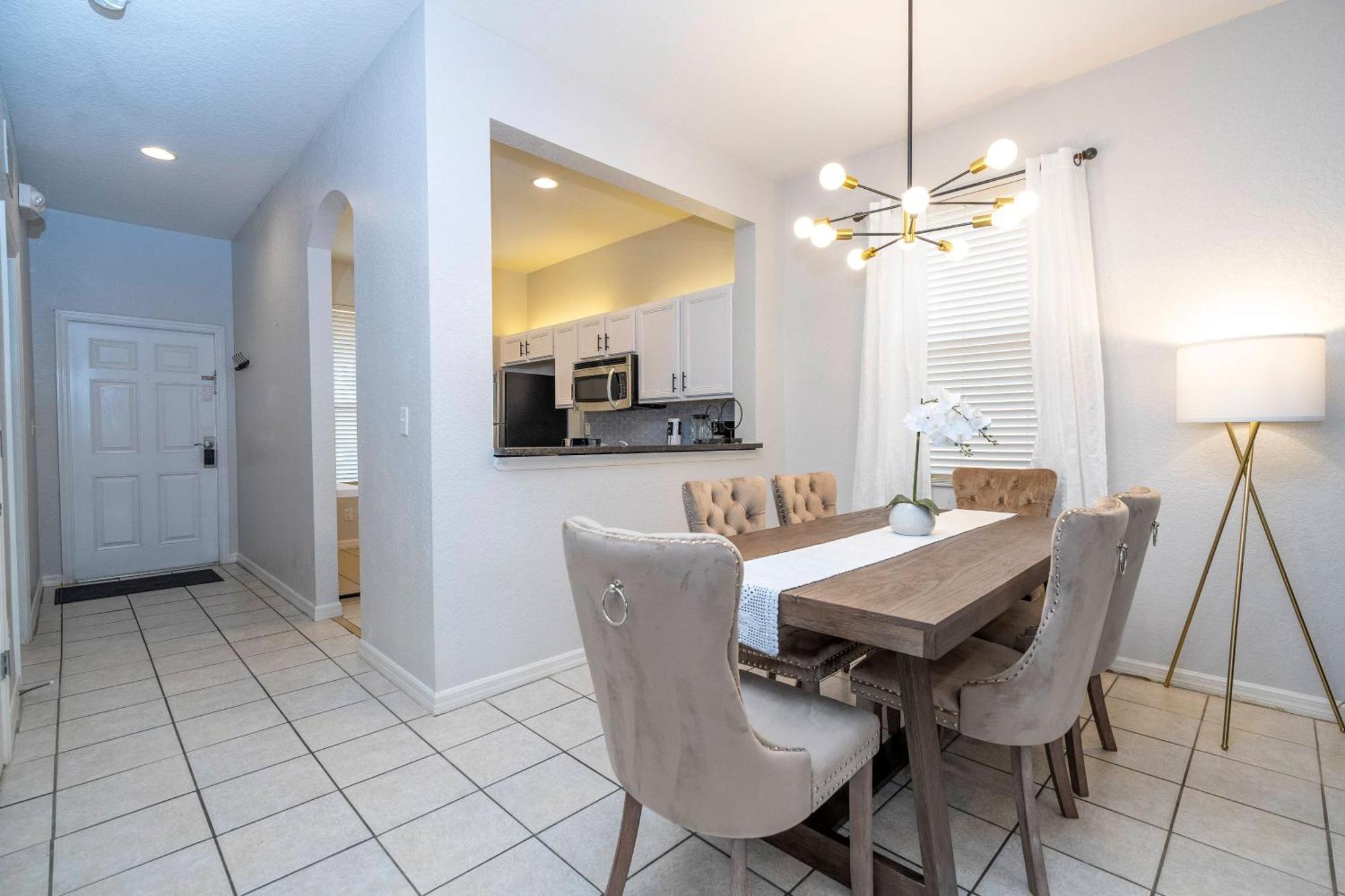 Cozy 4br Regal Oaks Close To *
