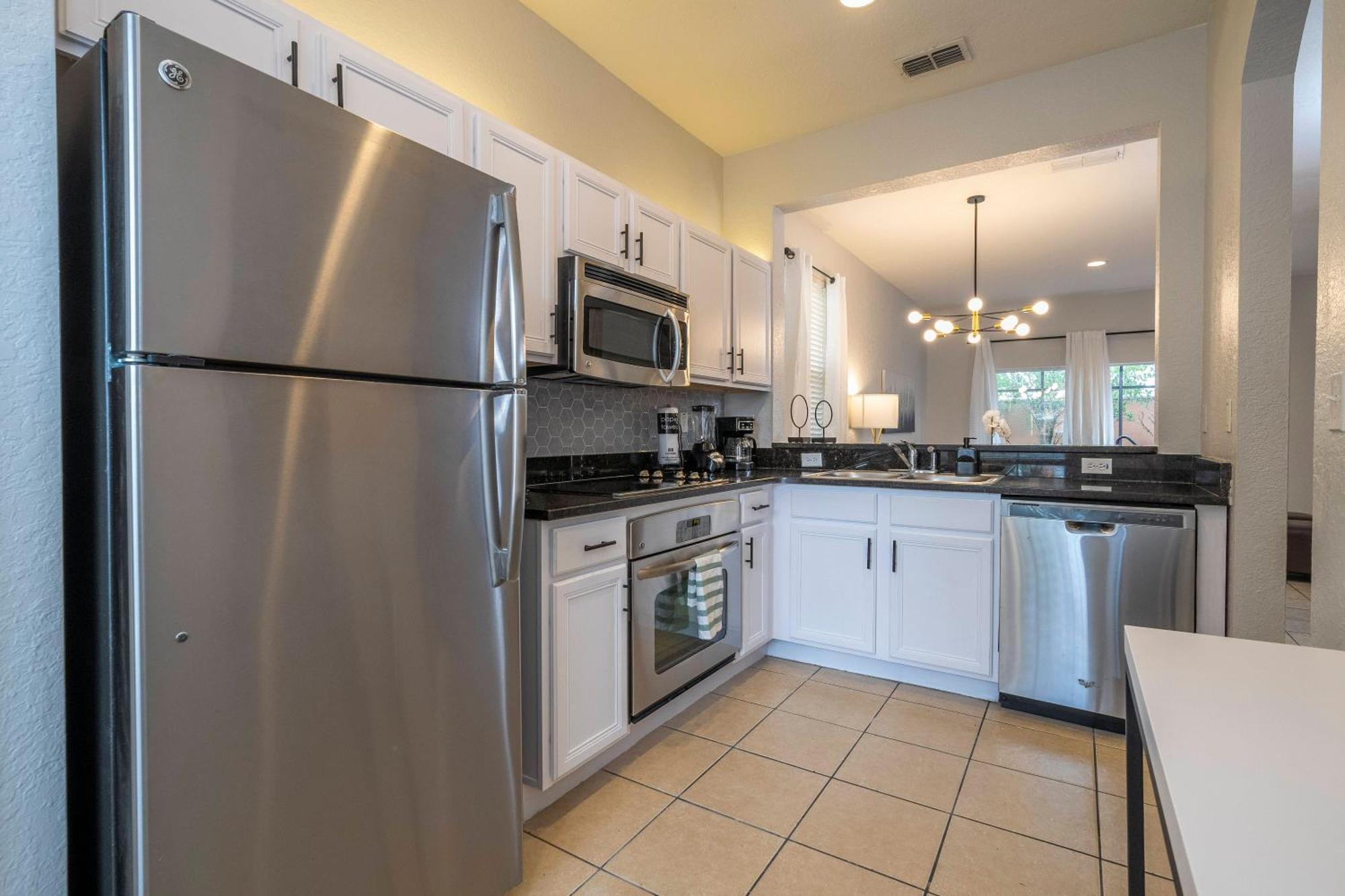 Cozy 4br Regal Oaks Close To Holiday home