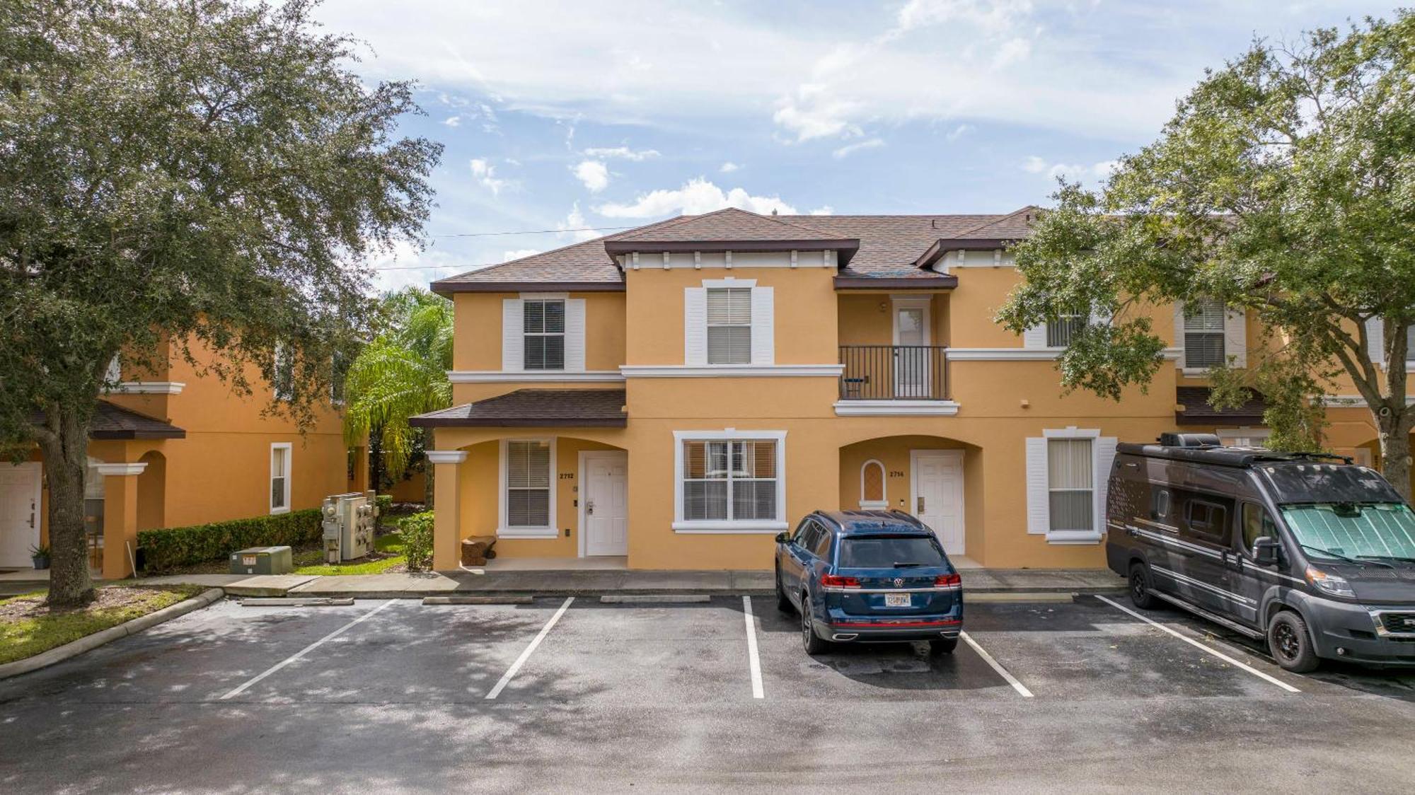 Cozy 4br Regal Oaks Close To Holiday home