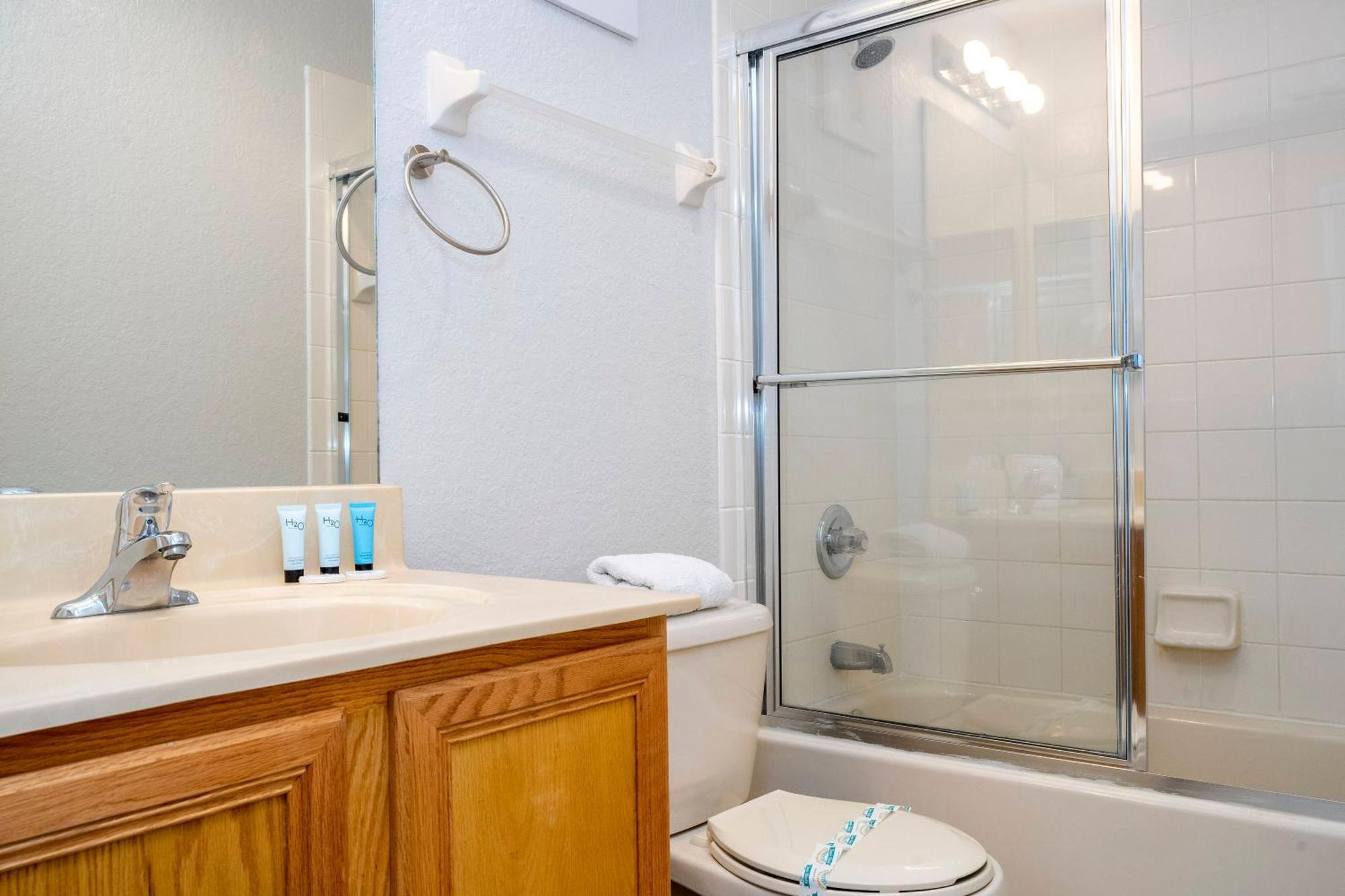 Cozy 4br Regal Oaks Close To Holiday home *