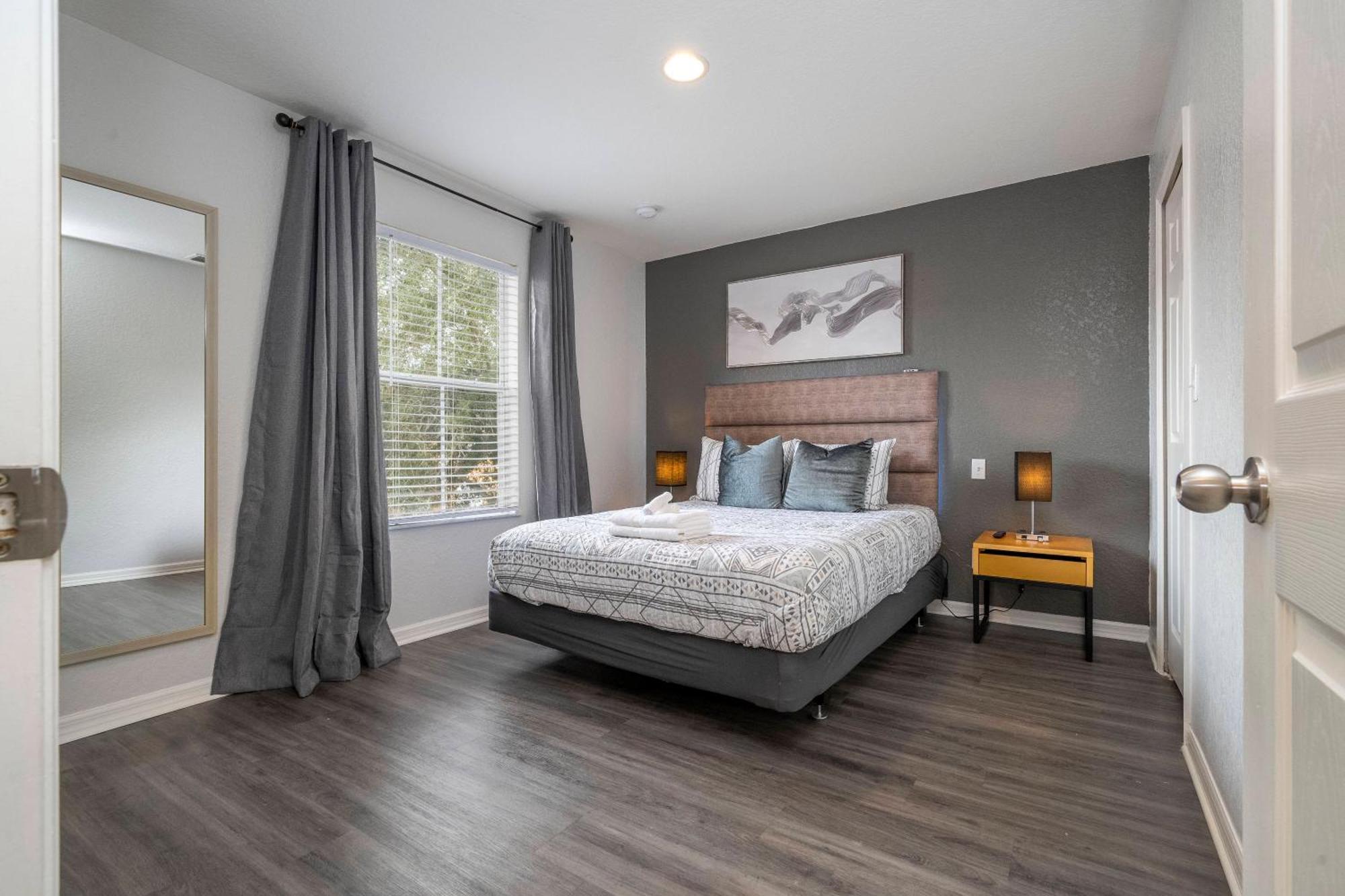 Cozy 4br Regal Oaks Close To