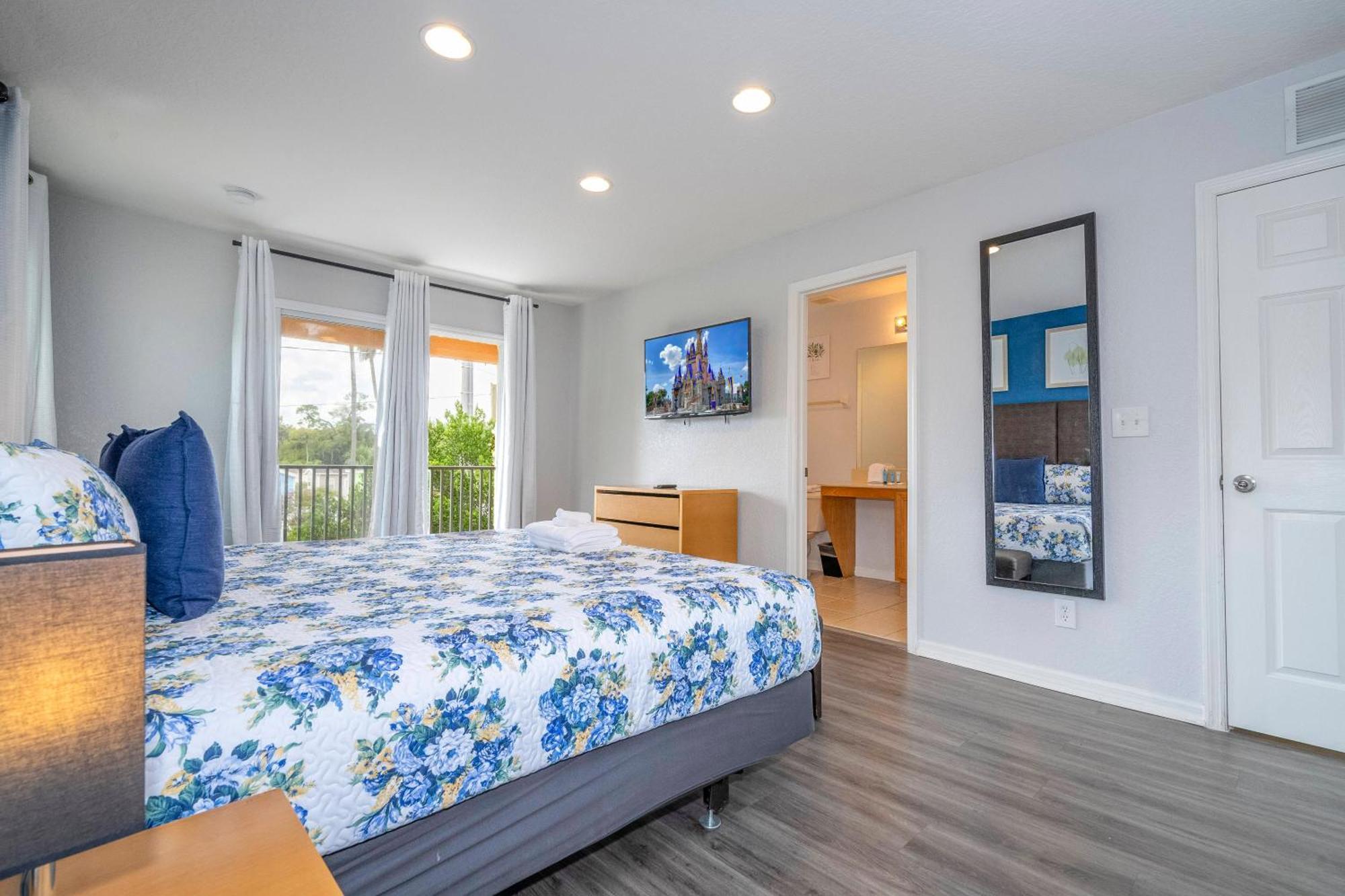 Cozy 4br Regal Oaks Close To Holiday home