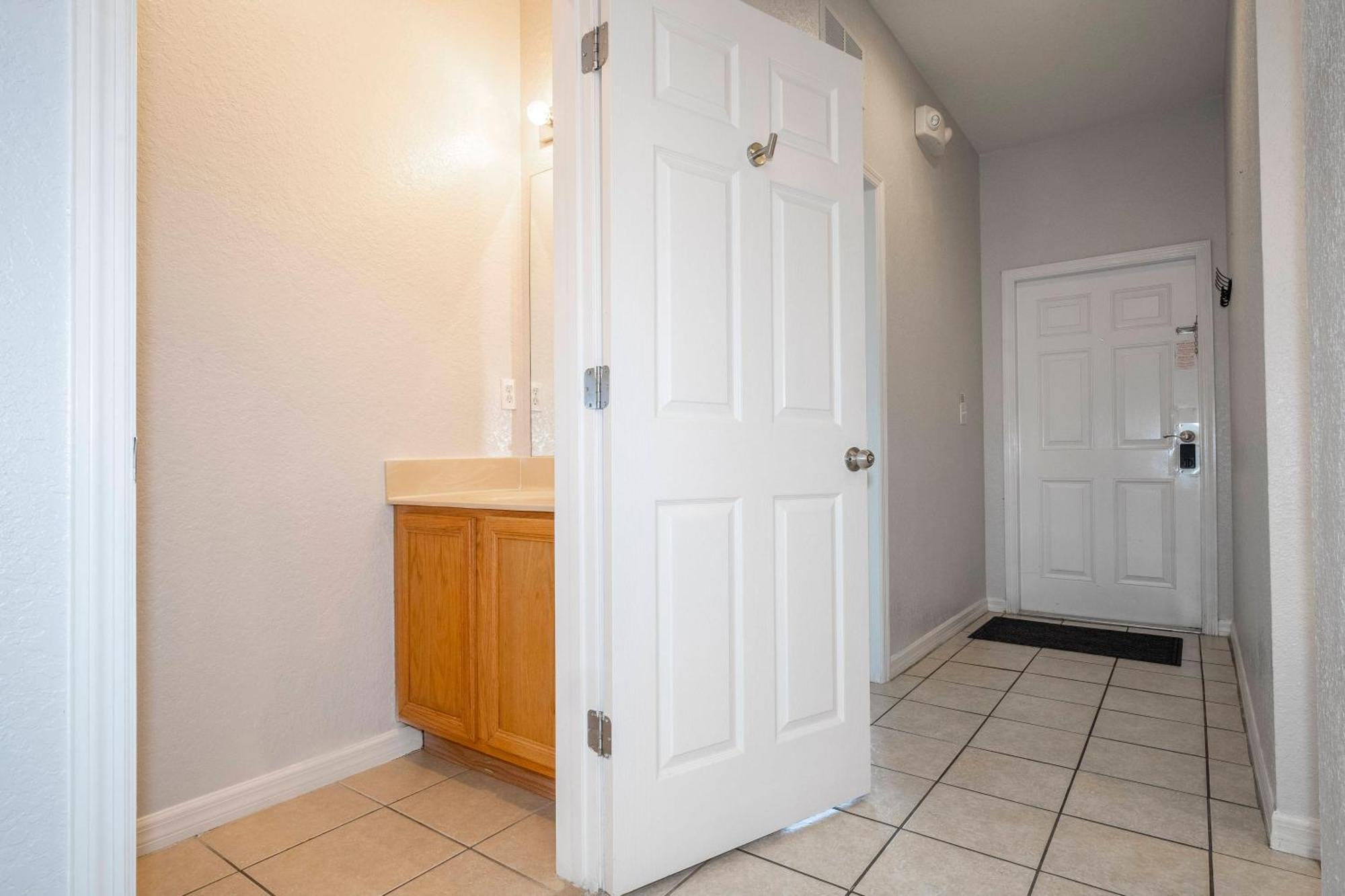 Cozy 4br Regal Oaks Close To Holiday home *