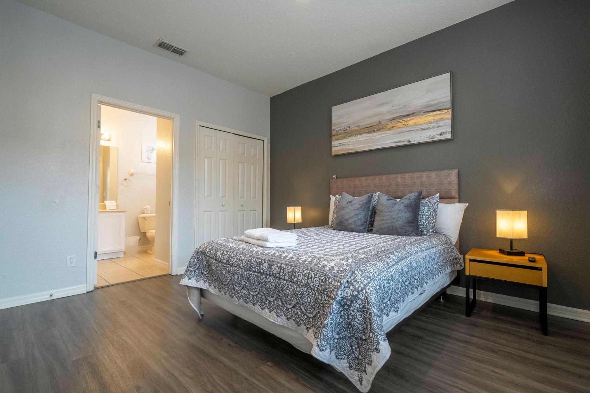 Cozy 4br Regal Oaks Close To *