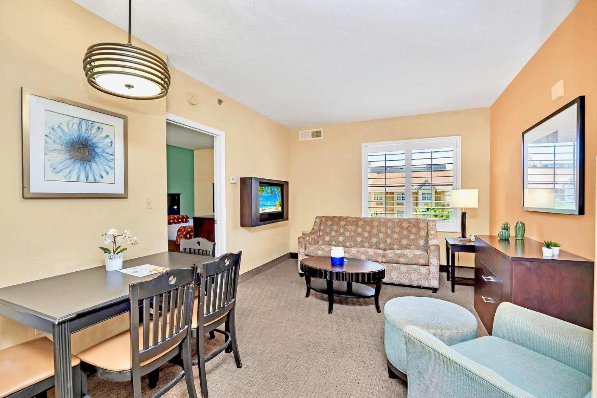 Two Queen Beds - Pool Hot Tub Close To *