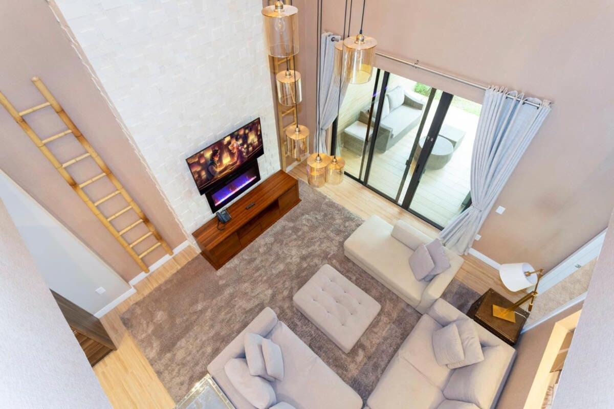 Gorgeous 4bd Close To @ Magic Village 7581 Orlando