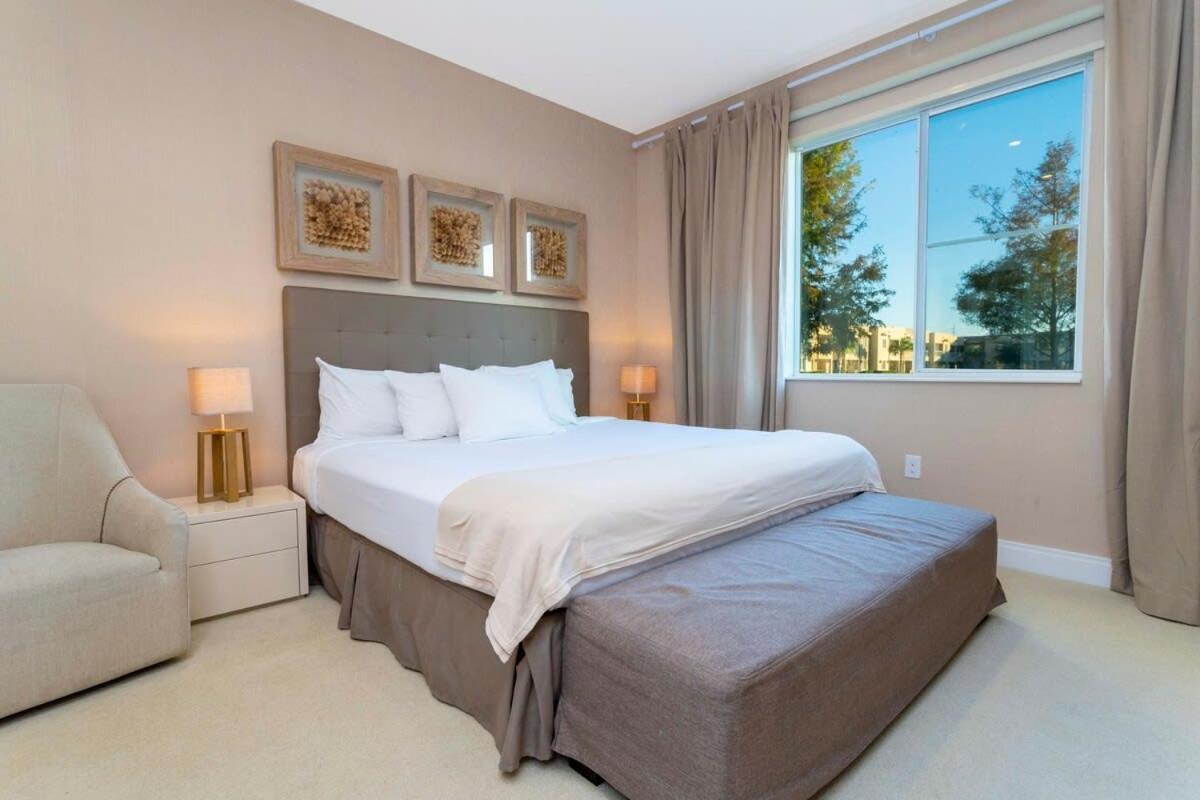 Stunning 4bd Close To @ Magic Village 7614