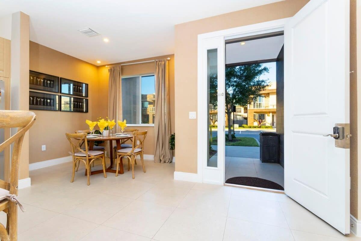 Stunning 4bd Close To @ Magic Village 7614 Holiday home Orlando