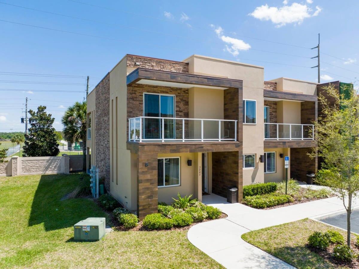 Stunning 4 Bd Close To @ Magic Village 3247 *