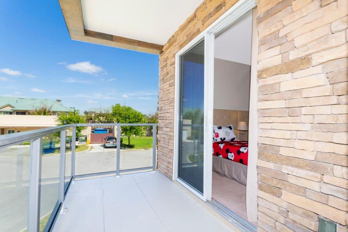 Stunning 4 Bd Close To @ Magic Village 3247