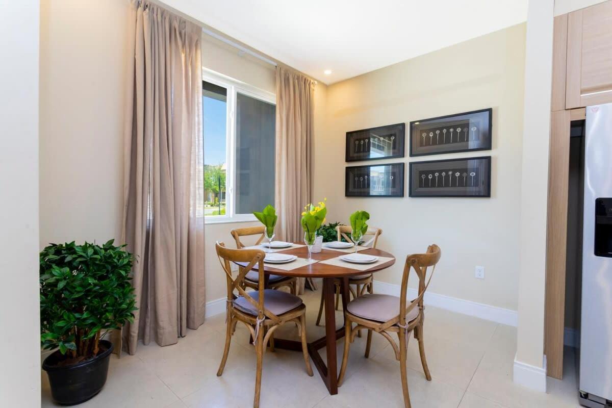 Stunning 4 Bd Close To @ Magic Village 3247 Holiday home *