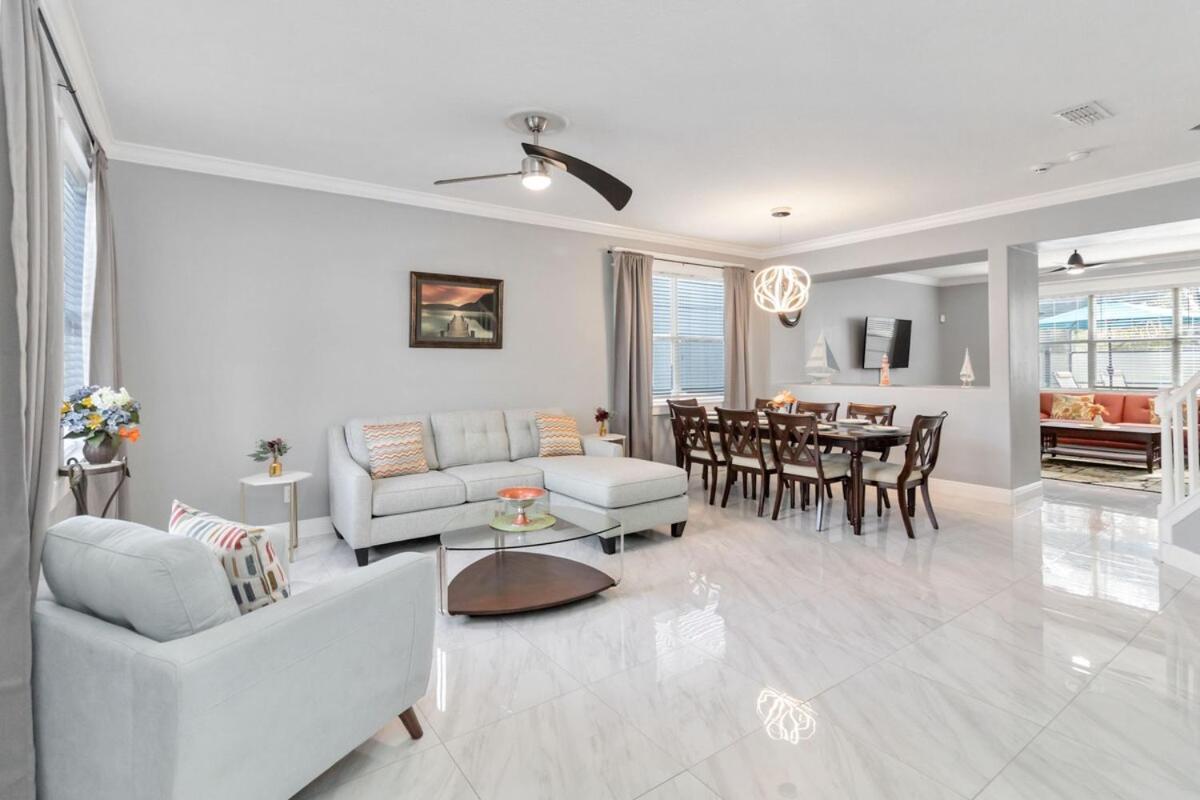 5br Oasis Retreat Near