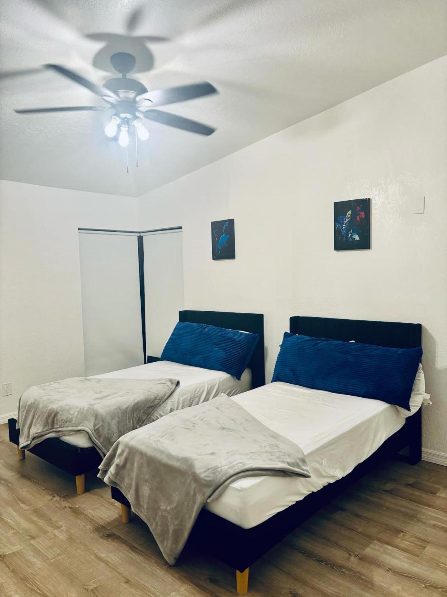 Oasis 2br Parks Fast Wi Fi Pool Gym Free Parking Workspace Free Cable Near Universal Orlando
