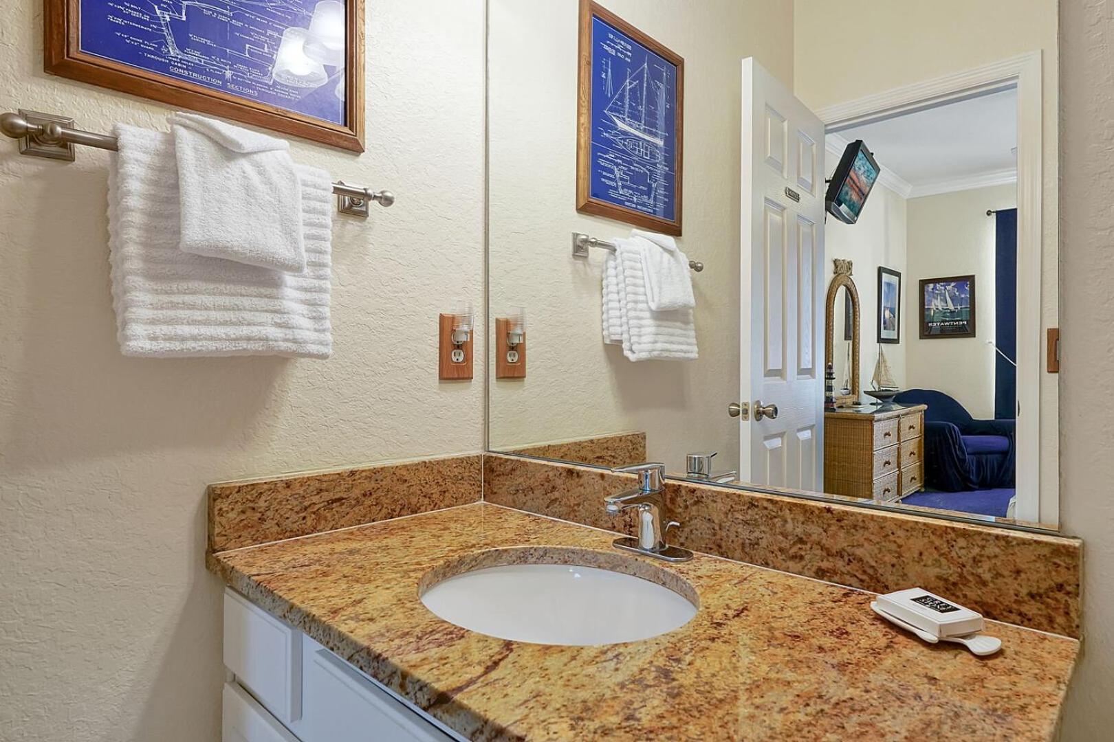 3 Miles To Disney, Water Park, Kids Rooms, Pool Table, Air Hockey, Private Pool And Holiday home