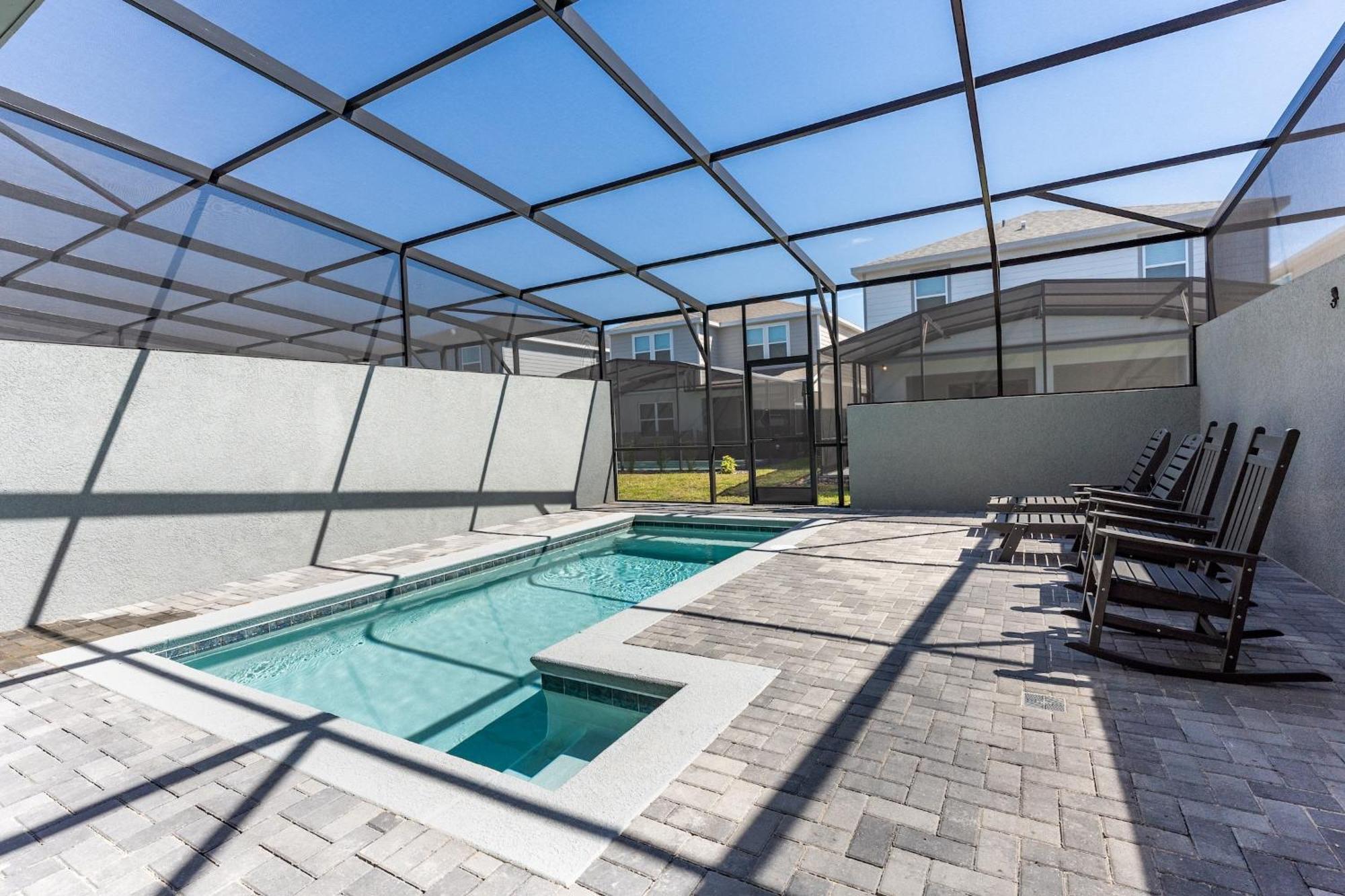 5br Townhome With Private Pool!