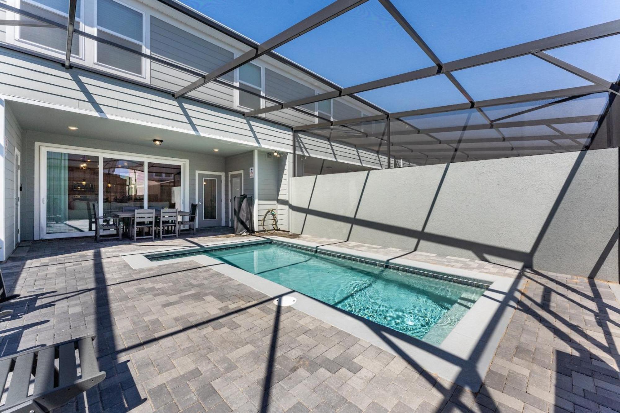 5br Townhome With Private Pool! Holiday home *
