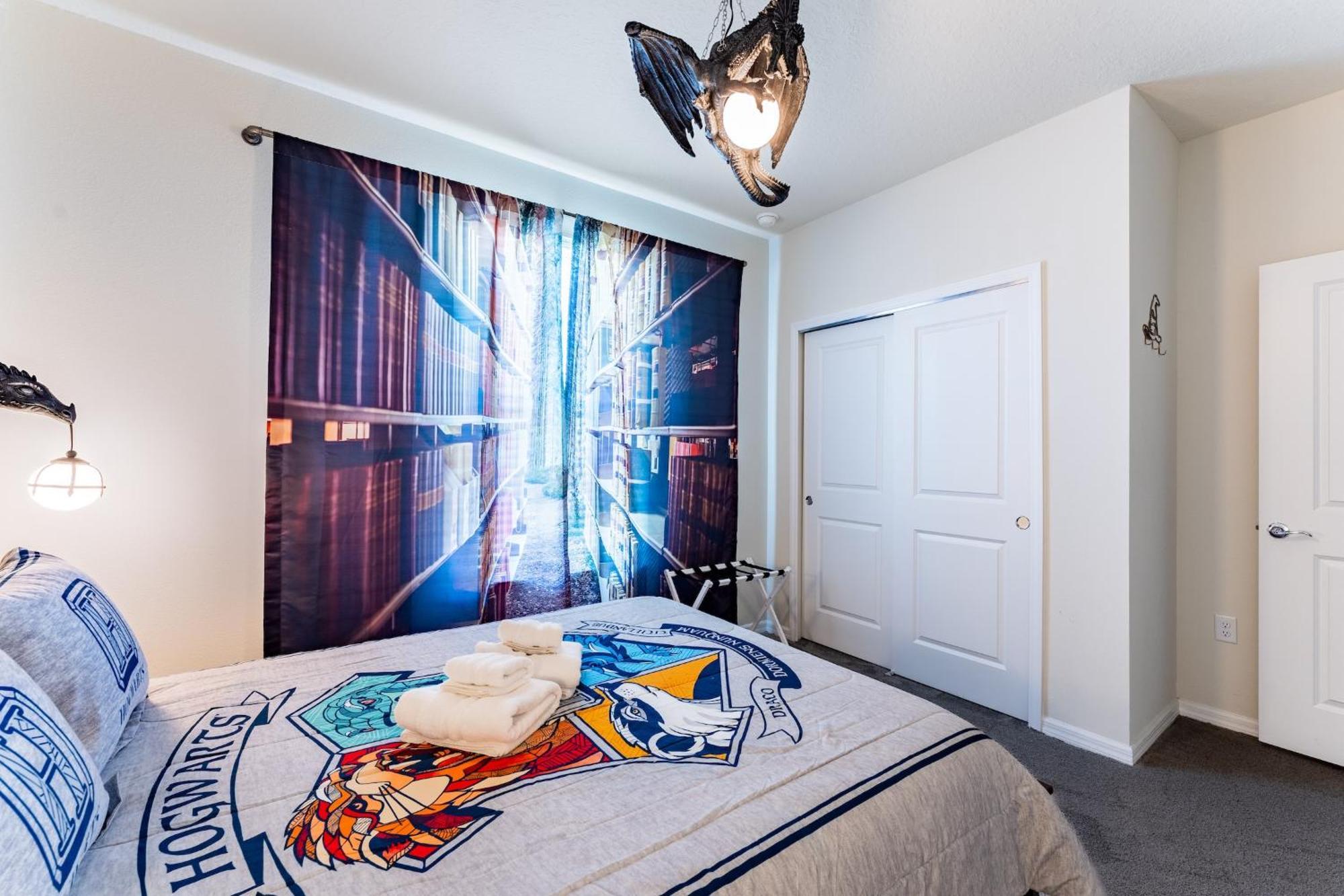 5br Townhome With Private Pool!