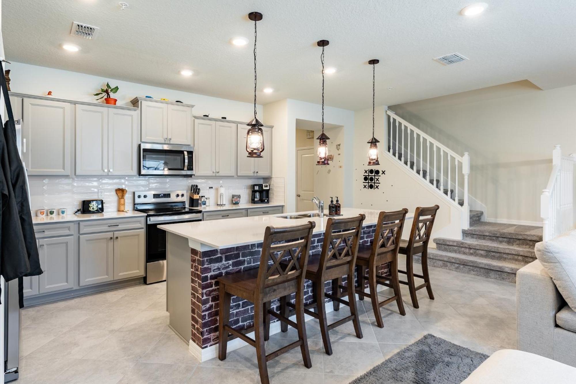 5br Townhome With Private Pool!