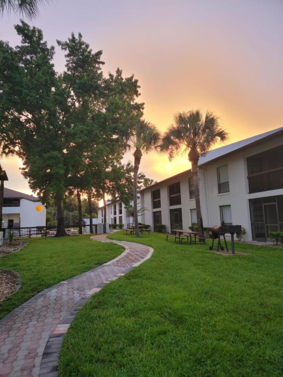 Oasis 2br Parks Fast Wi Fi Pool Gym Free Parking Workspace Free Cable Near Universal Apartment