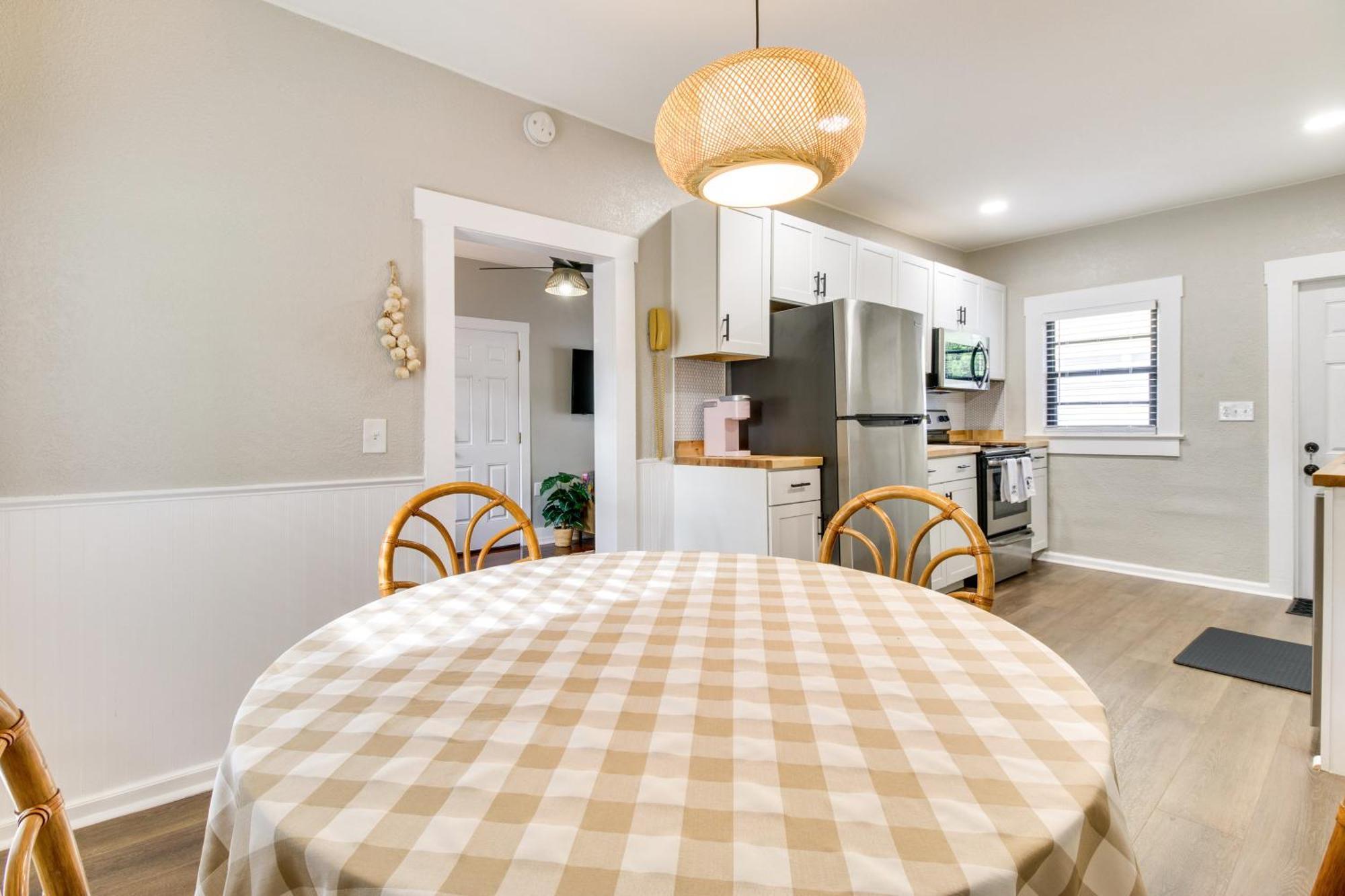 Golden Girls Retreat Prime Location!