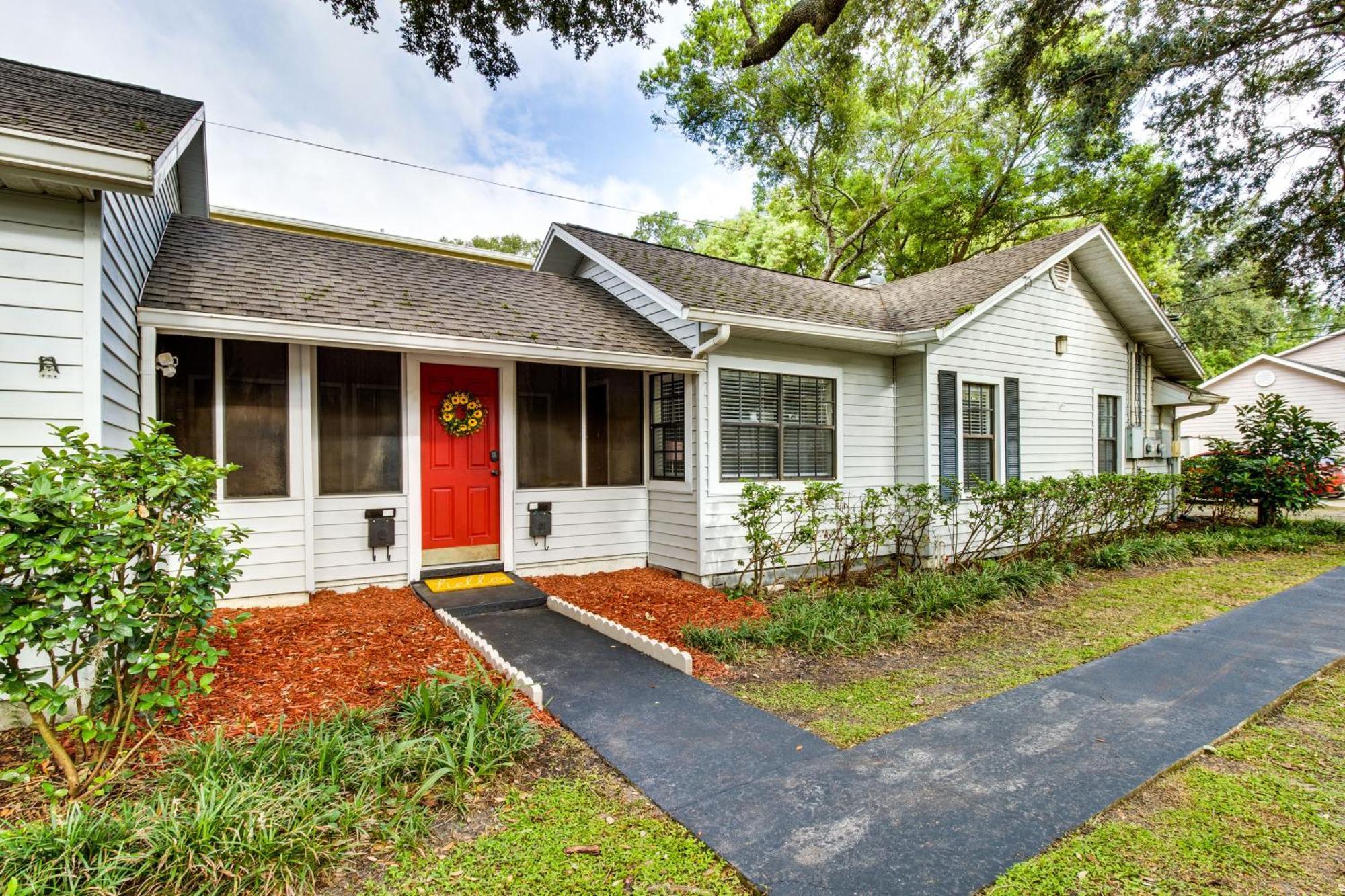 Golden Girls Retreat Prime Location! Holiday home *