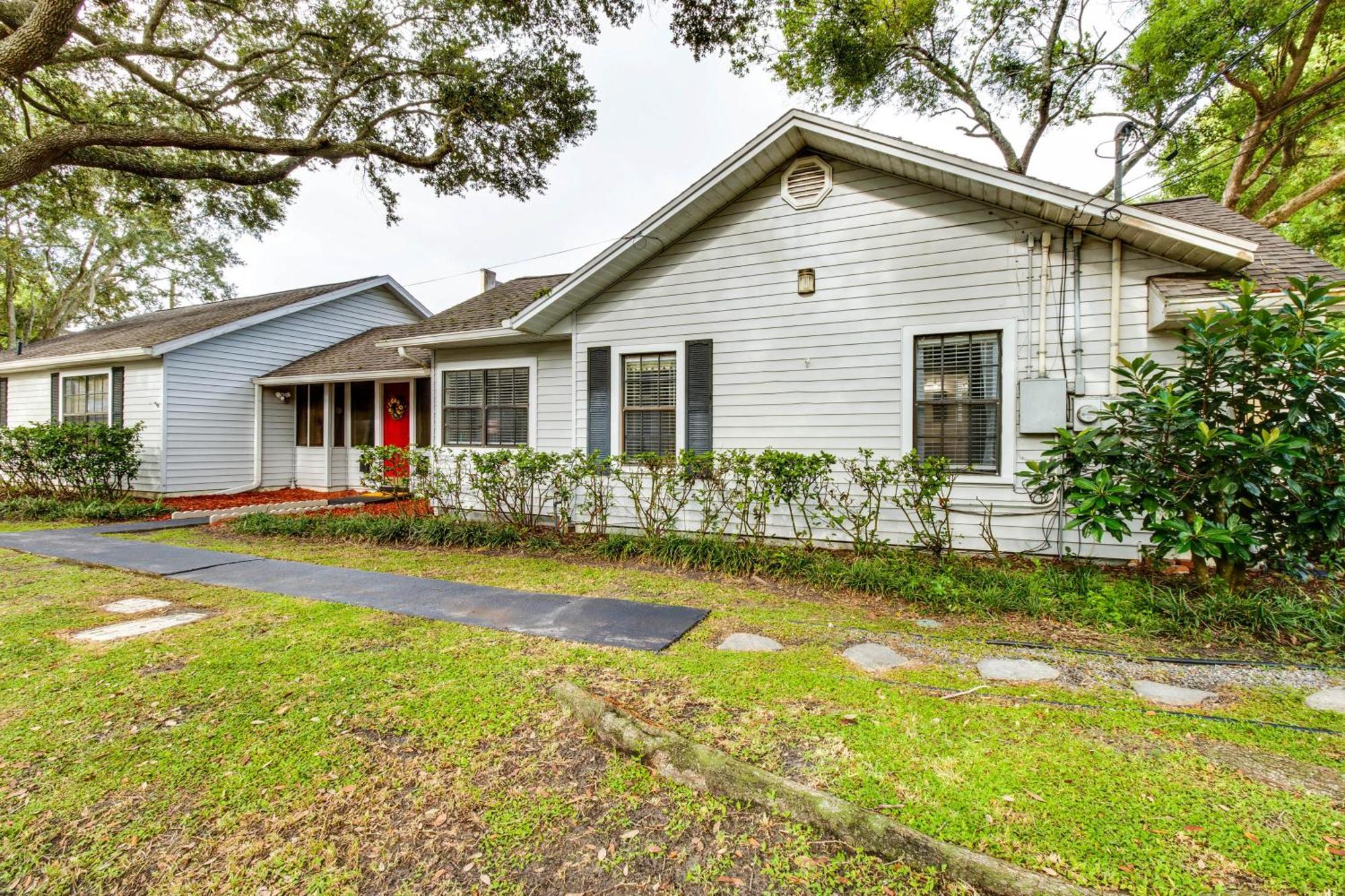 Golden Girls Retreat Prime Location! Holiday home *