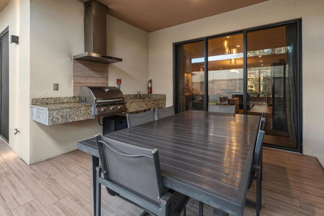 4bd And 4.5ba Amazing With Private Hot Tub Holiday home *
