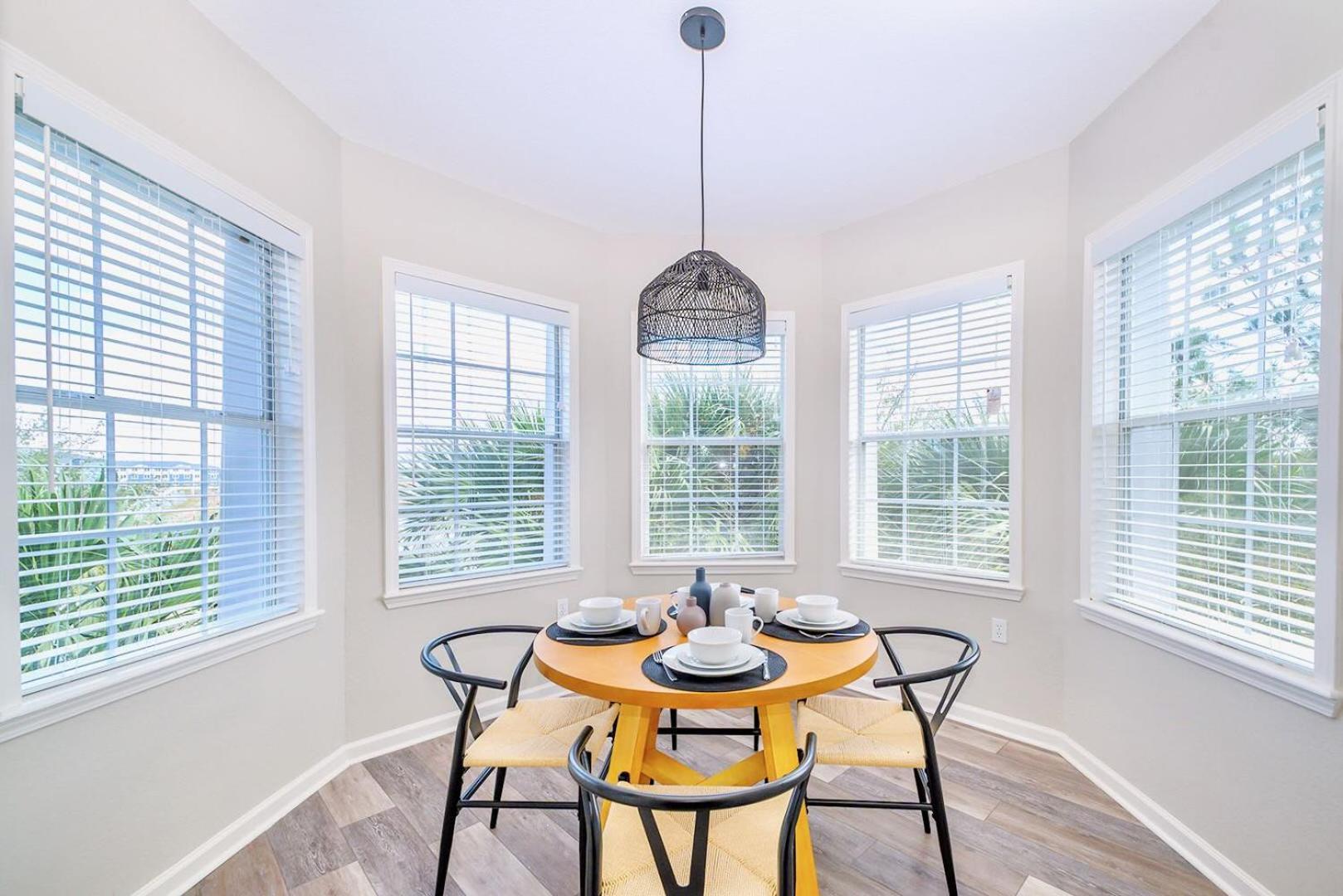 Bright & Modern 2br With Pool & Hot Tub, Near Disney! Orlando