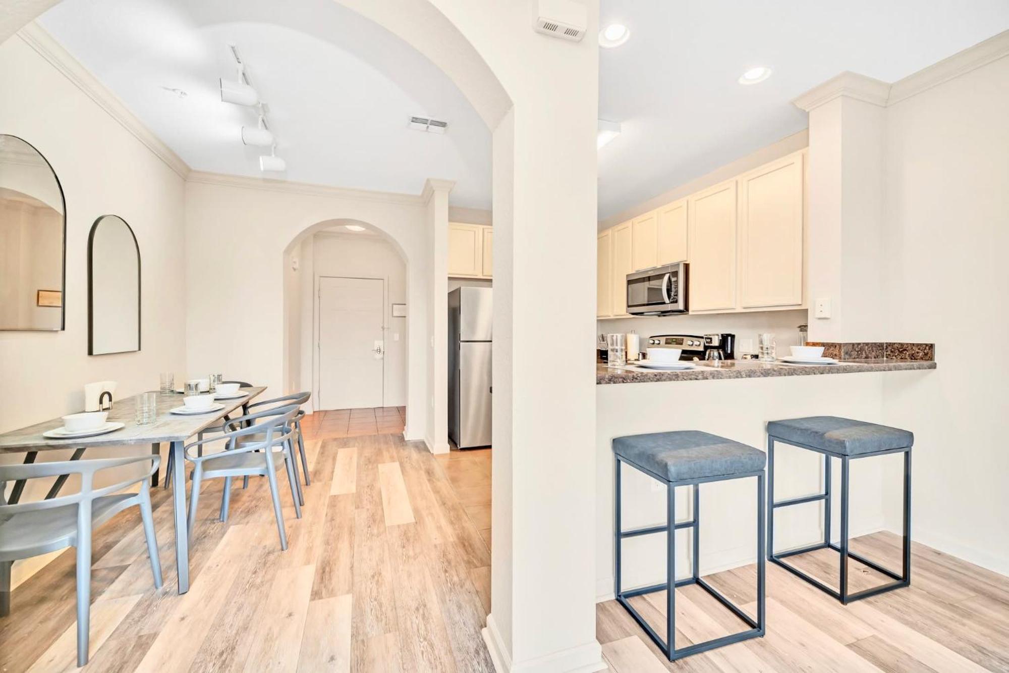 Bright Condo, Near Disney! Holiday home *