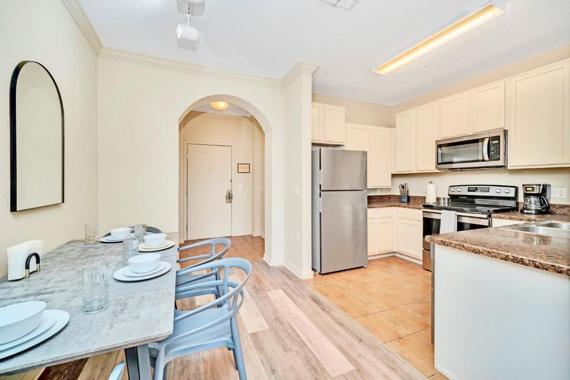 Stunning 2br With Hot Tub And Pool, Near Disney! Holiday home