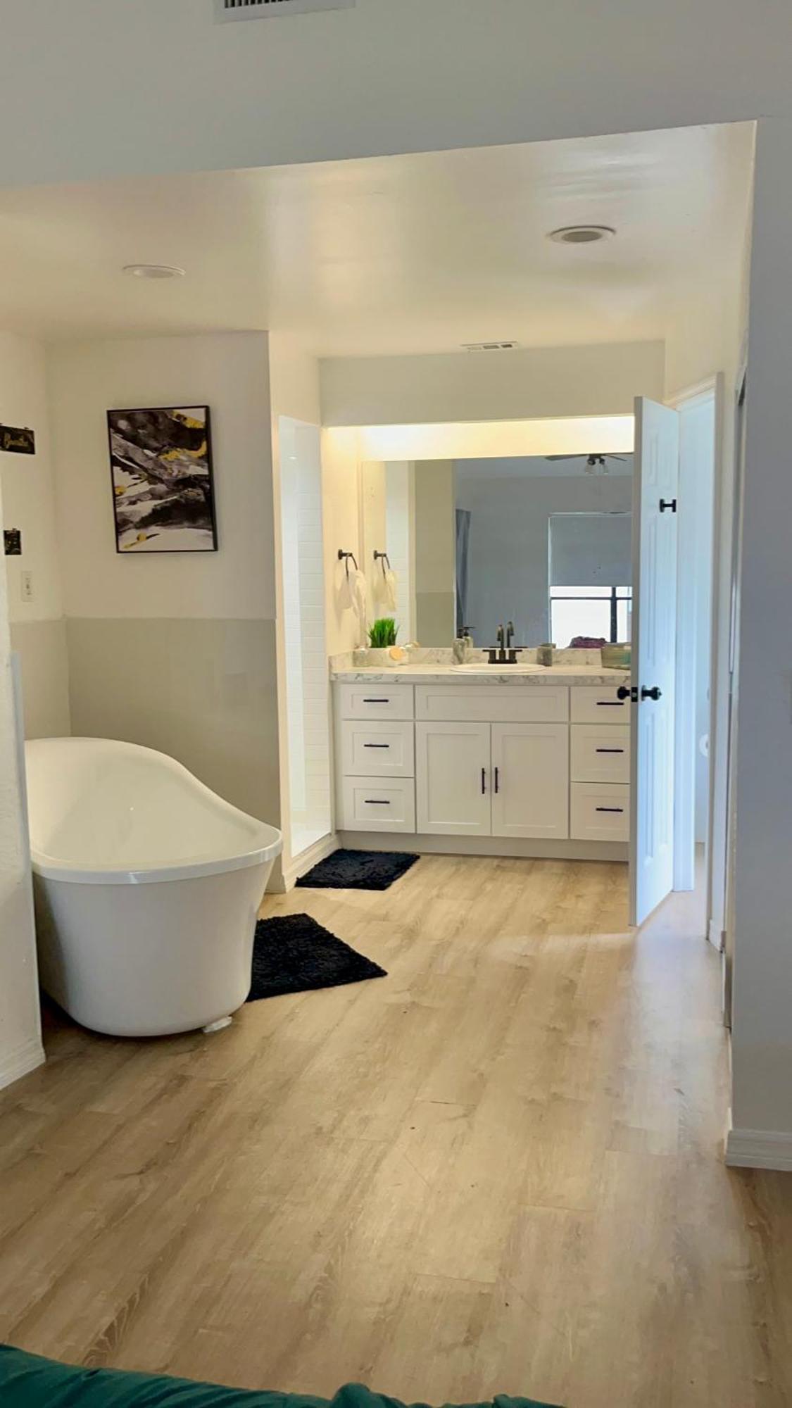 Oasis 2br Parks Fast Wi Fi Pool Gym Free Parking Workspace Free Cable Near Universal Apartment