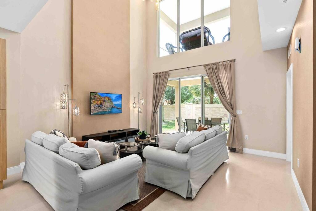 Luxury In Animal Kingdom Backyard Orlando