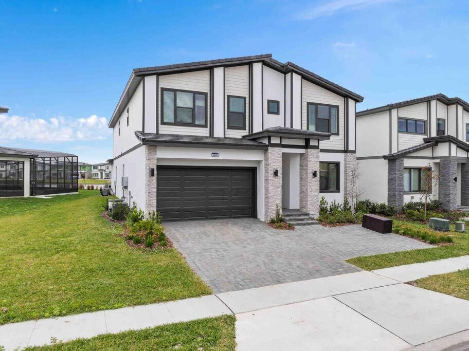 Super Ritzy - 9bdrs-9bas W Theme Loft & Pool Orlando