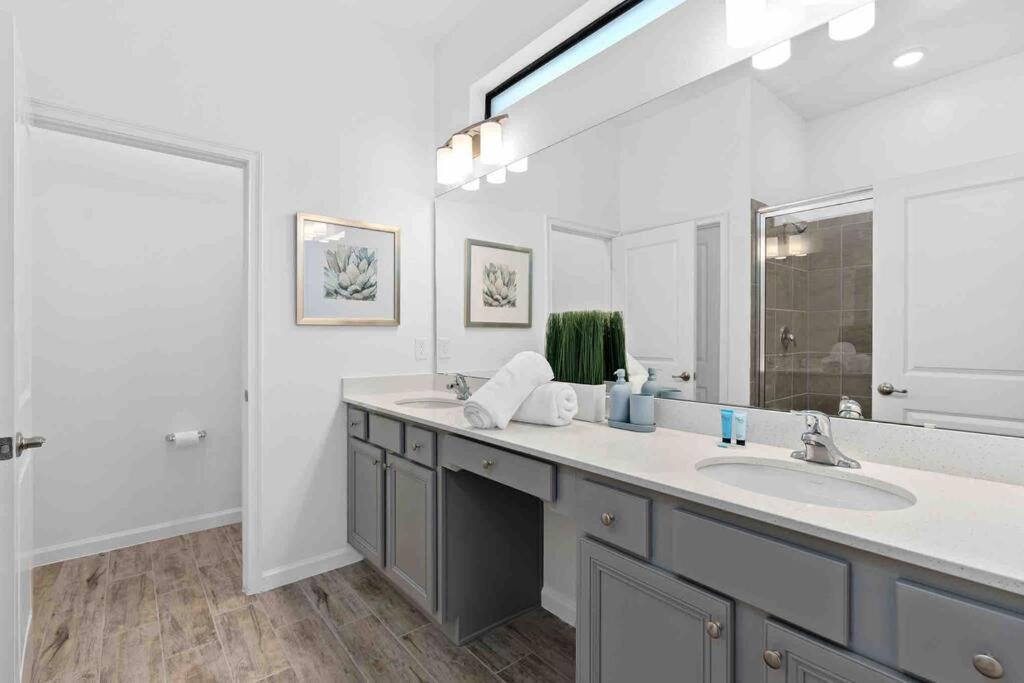 Super Ritzy - 9bdrs-9bas W Theme Loft & Pool Holiday home Orlando