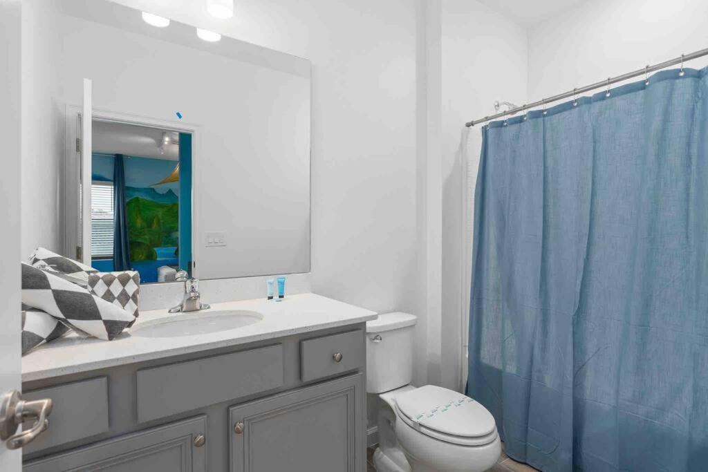 Super Ritzy - 9bdrs-9bas W Theme Loft & Pool *