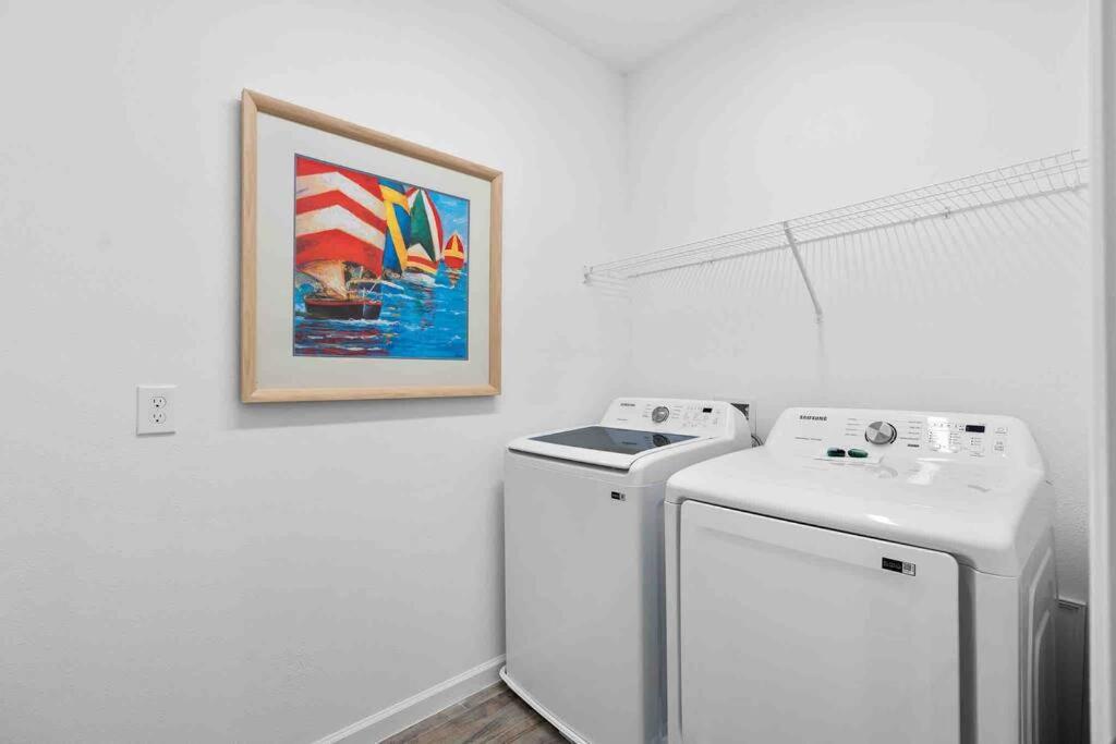 Super Ritzy - 9bdrs-9bas W Theme Loft & Pool Orlando
