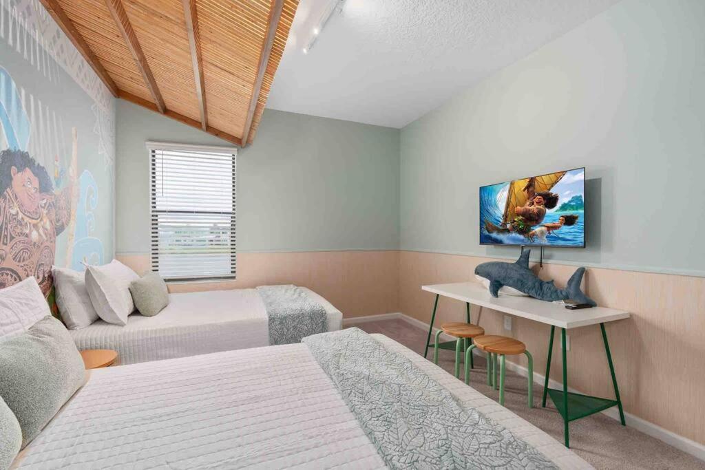 Super Ritzy - 9bdrs-9bas W Theme Loft & Pool *