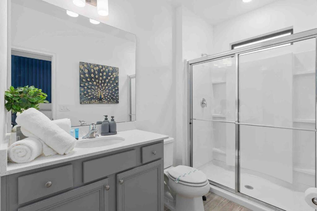 Super Ritzy - 9bdrs-9bas W Theme Loft & Pool Holiday home *