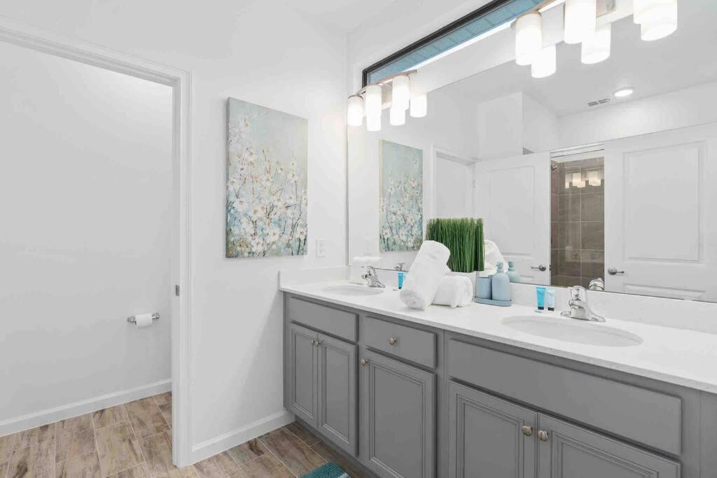 Super Ritzy - 9bdrs-9bas W Theme Loft & Pool Orlando