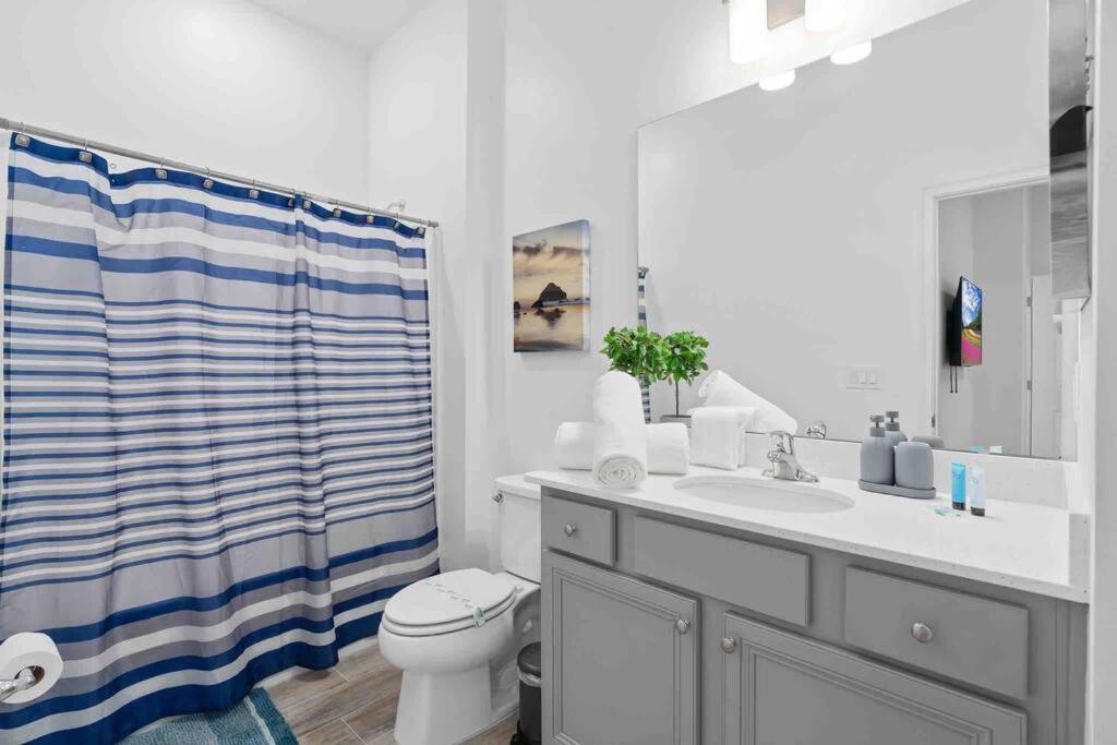 Super Ritzy - 9bdrs-9bas W Theme Loft & Pool *