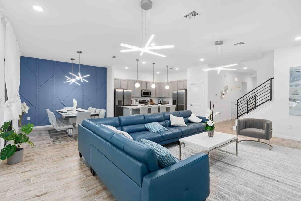 Super Ritzy - 9bdrs-9bas W Theme Loft & Pool