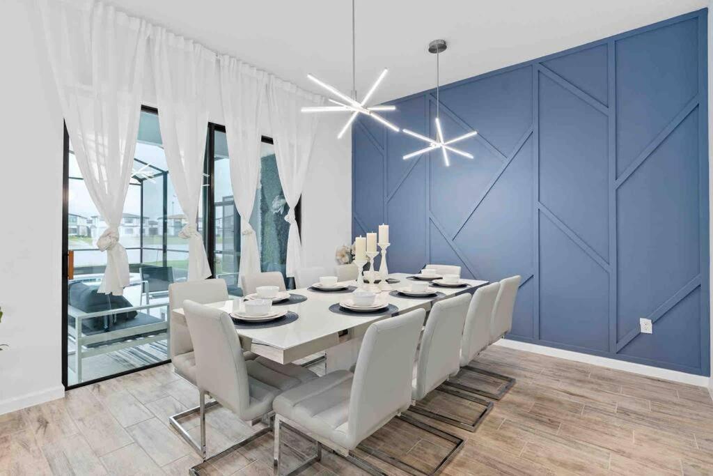 Super Ritzy - 9bdrs-9bas W Theme Loft & Pool Holiday home Orlando