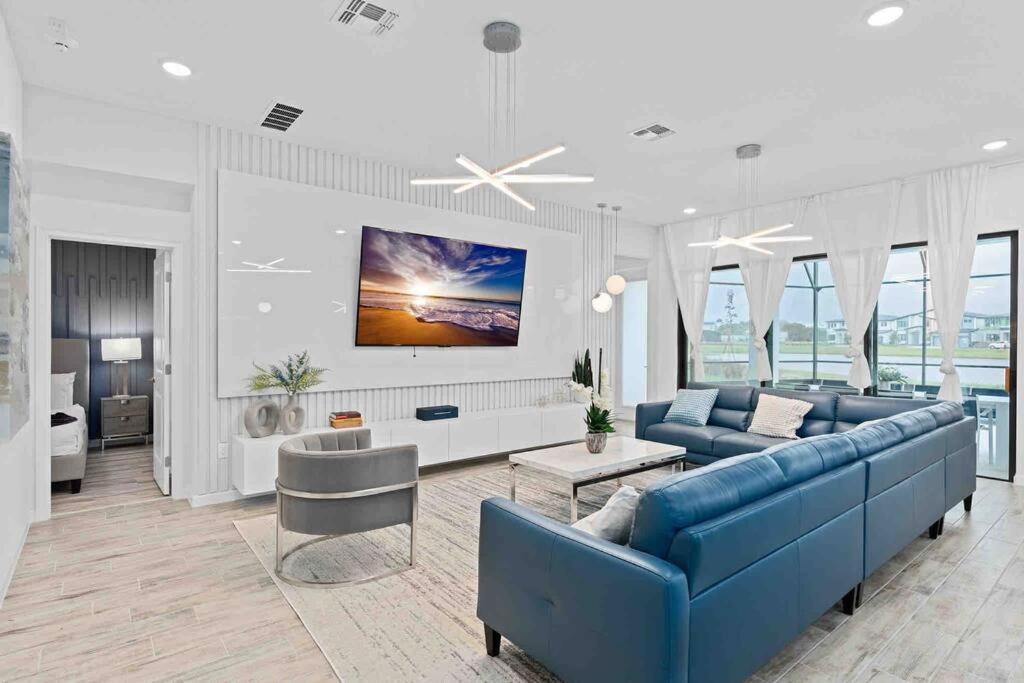 Super Ritzy - 9bdrs-9bas W Theme Loft & Pool *