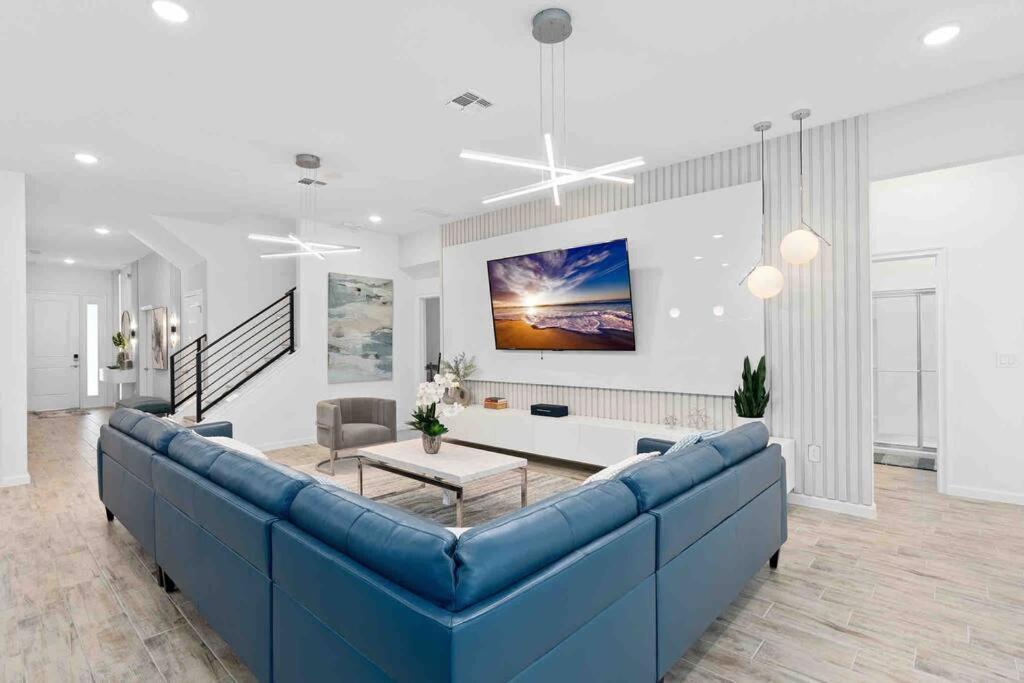 Super Ritzy - 9bdrs-9bas W Theme Loft & Pool Orlando