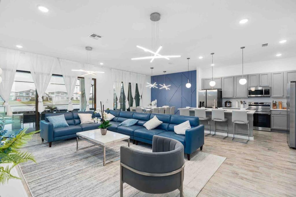 Super Ritzy - 9bdrs-9bas W Theme Loft & Pool * Orlando