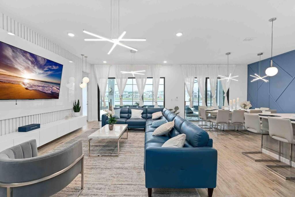 Super Ritzy - 9bdrs-9bas W Theme Loft & Pool
