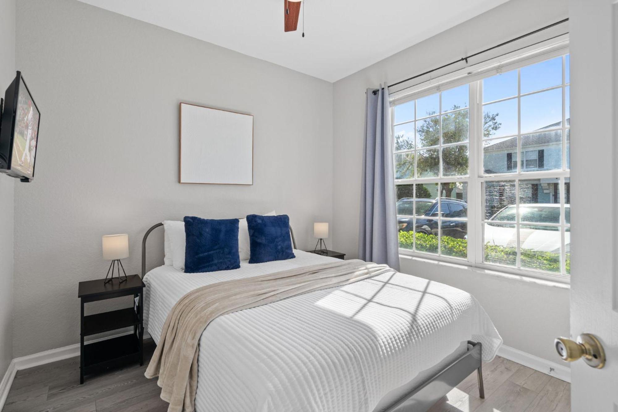 3 Bedrooms - 3 Bathrooms - Windsor Hills 7659 Sk *