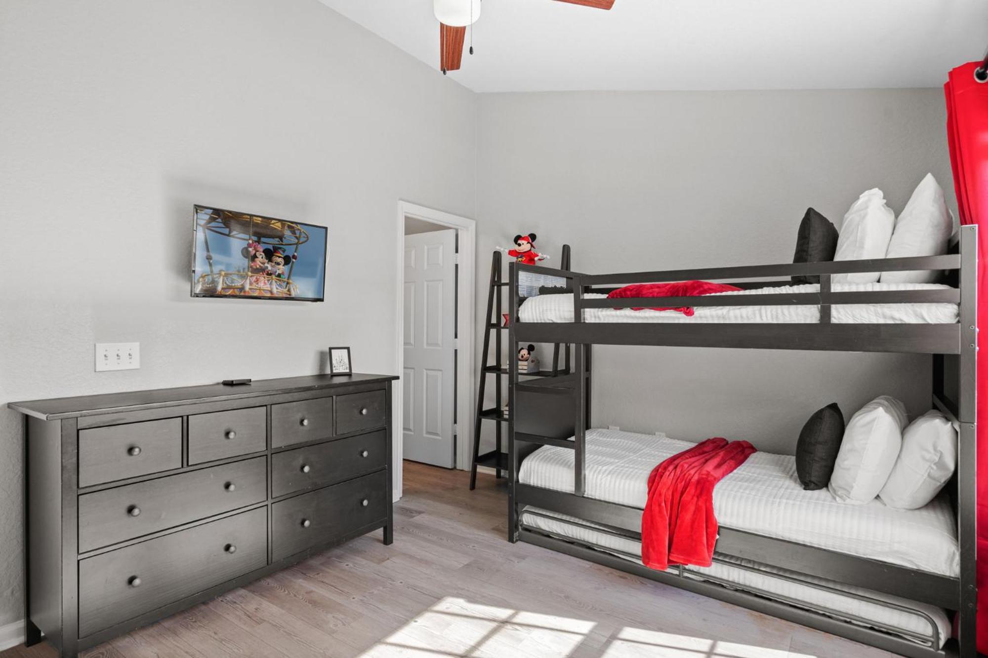 3 Bedrooms - 3 Bathrooms - Windsor Hills 7659 Sk