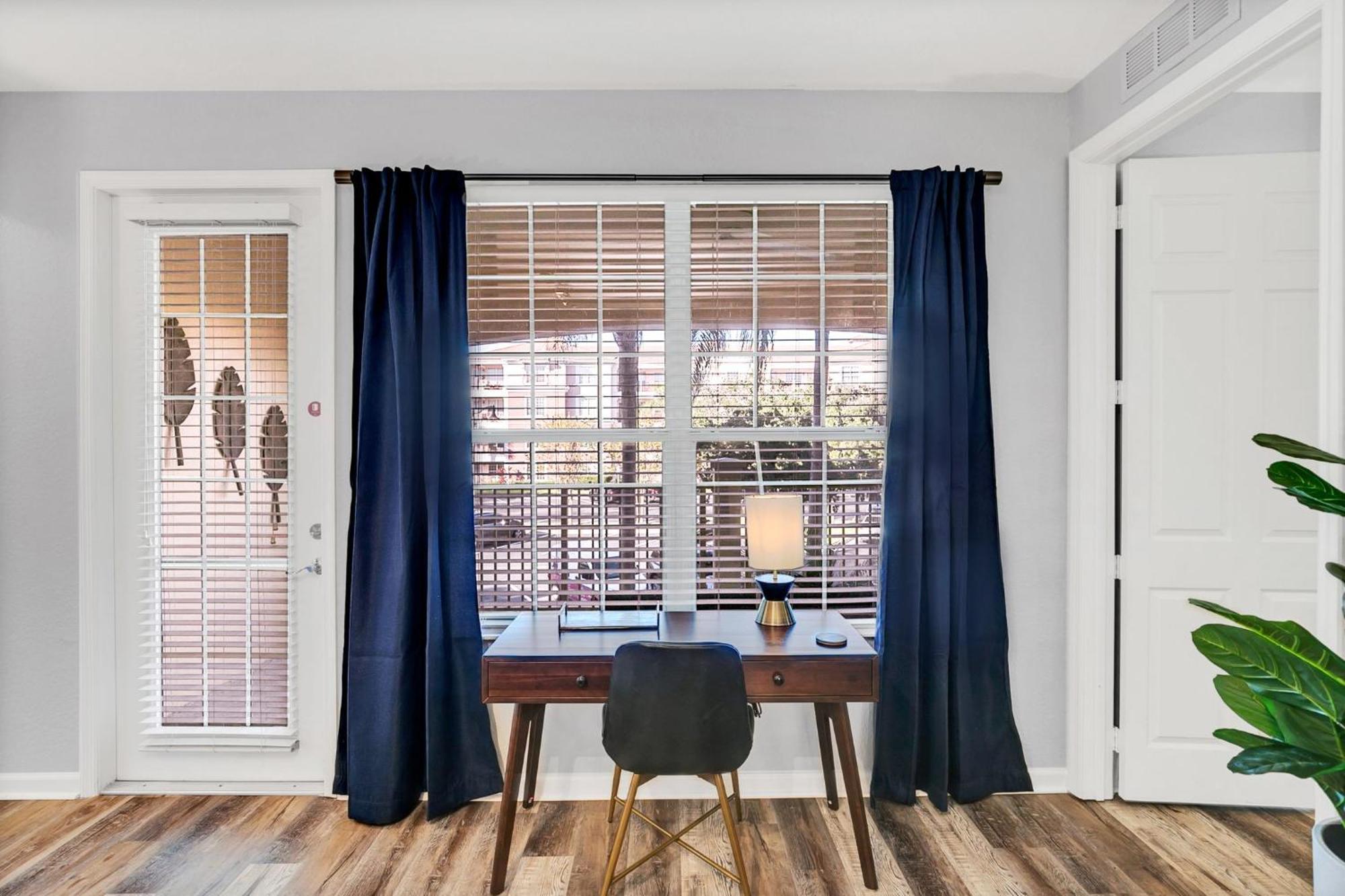 Stylish Vista Cay Magic Near Theme Parks, And Walk To The Convention Center Apartment *